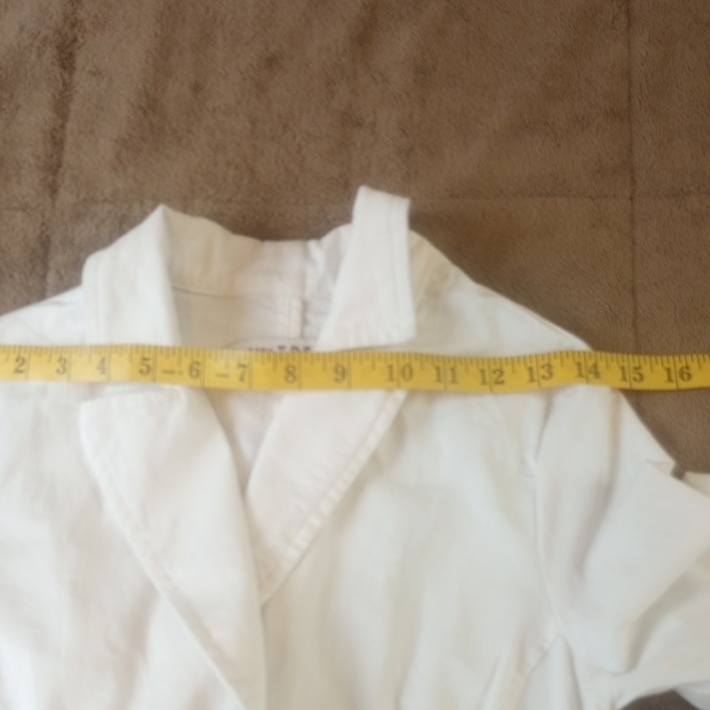 Zara White Blazer with Notched Lapel and Tailored Fit - Picture 6 of 12